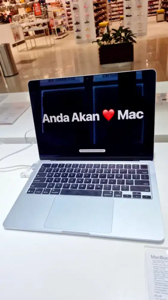MACBOOK  AIR M4