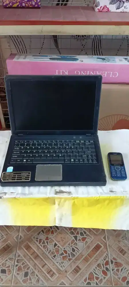 Dijual laptop+ hp Samsung kadatapakai