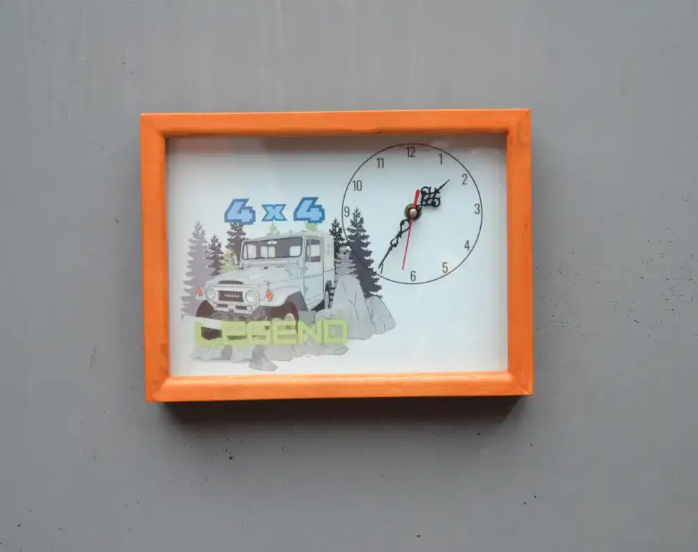 Jam dinding pigura. Jam meja pigura.