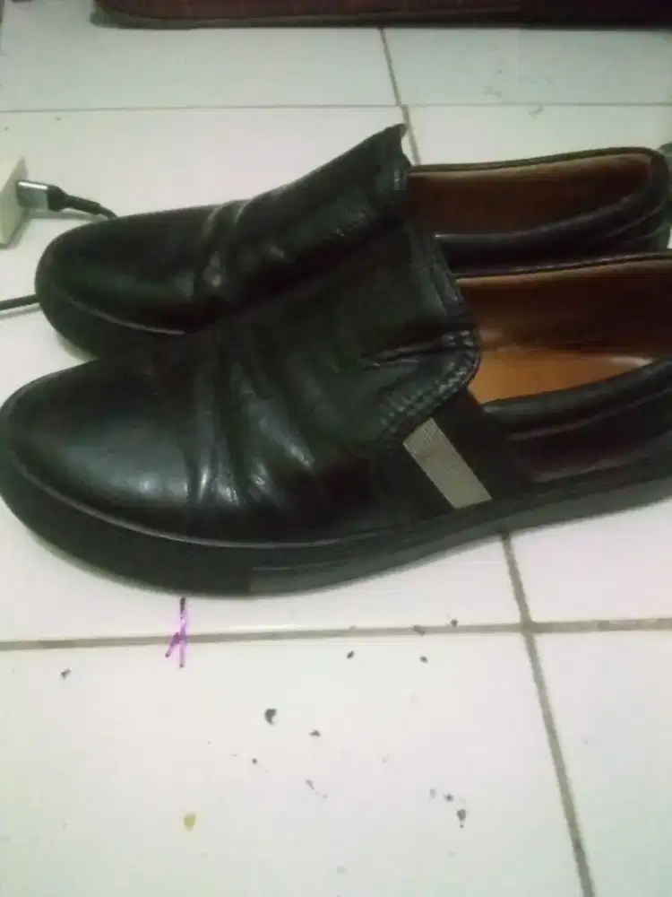 Sepatu slip-on bally kulit