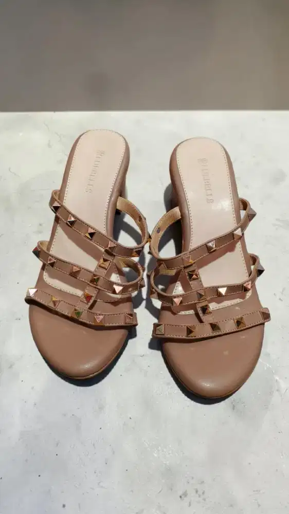 Sandal heels wanita