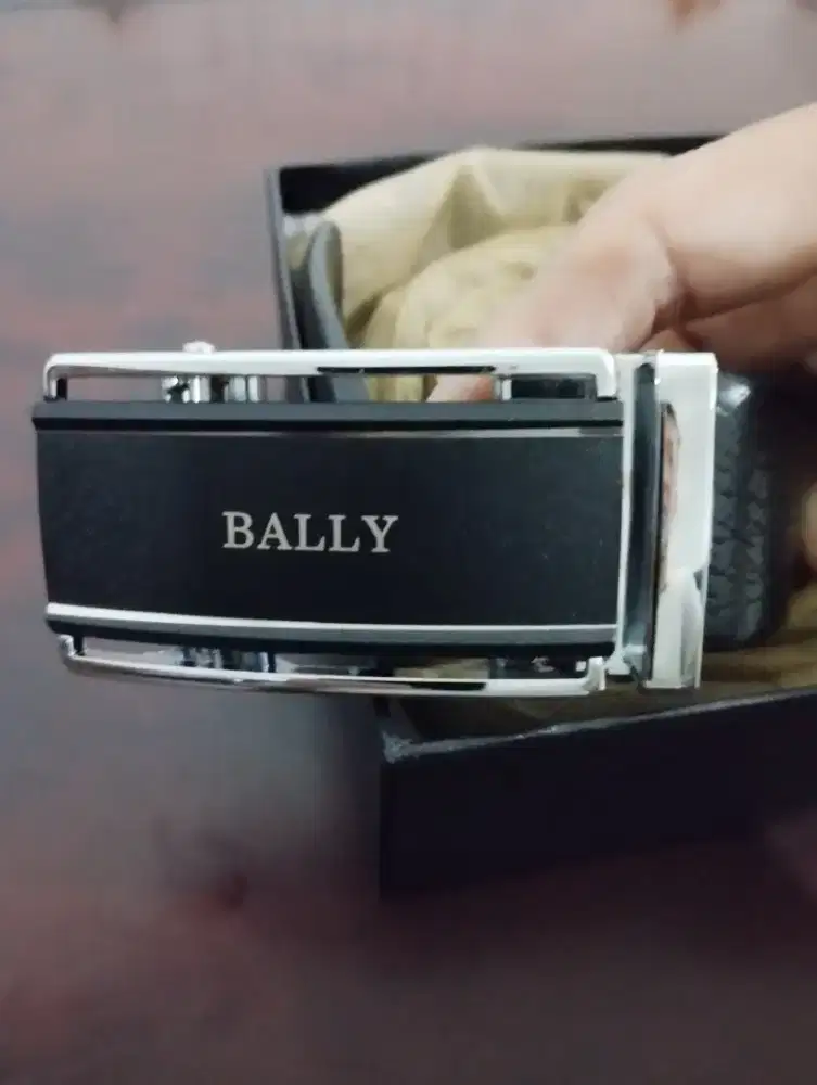 Ikat pinggang rell. Pria