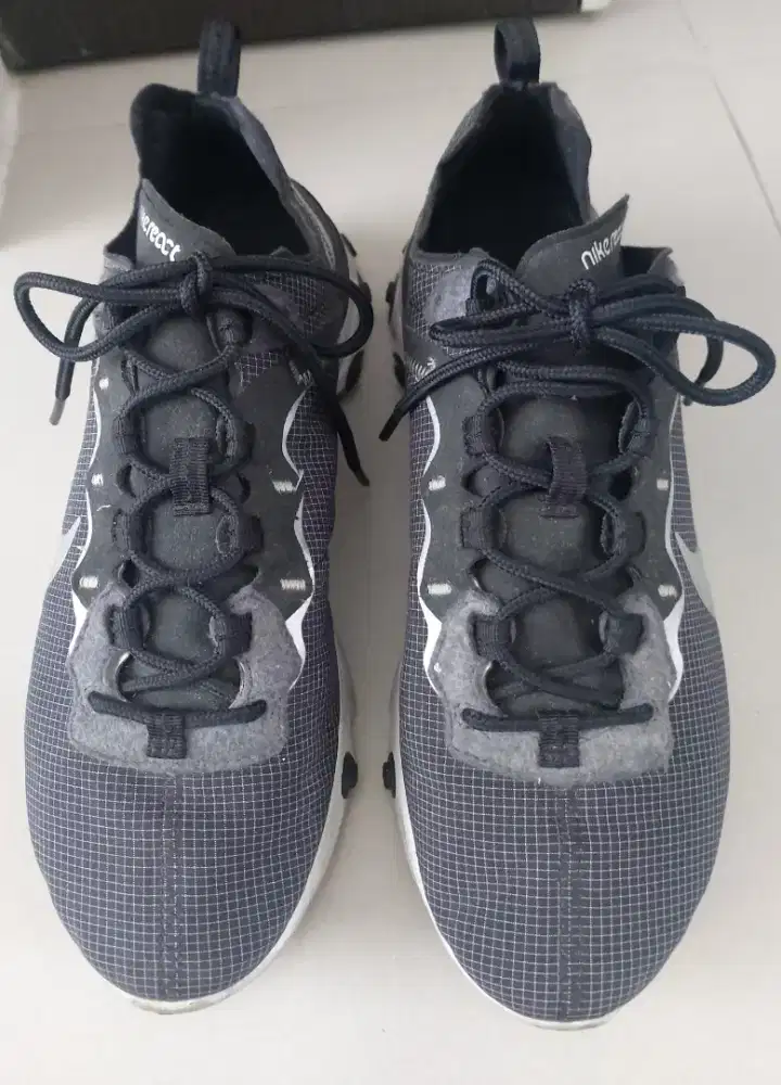 Sneakers Nike React Element authentic ( preloved)