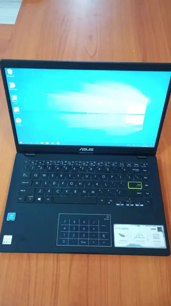 Laptop Asus E 410 M / Ram 4 GB / Hardisk 500 GB / 14