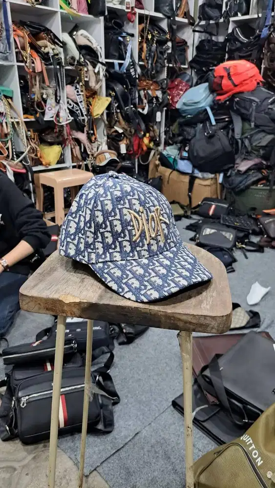 Topi DIOR Bordir Embos