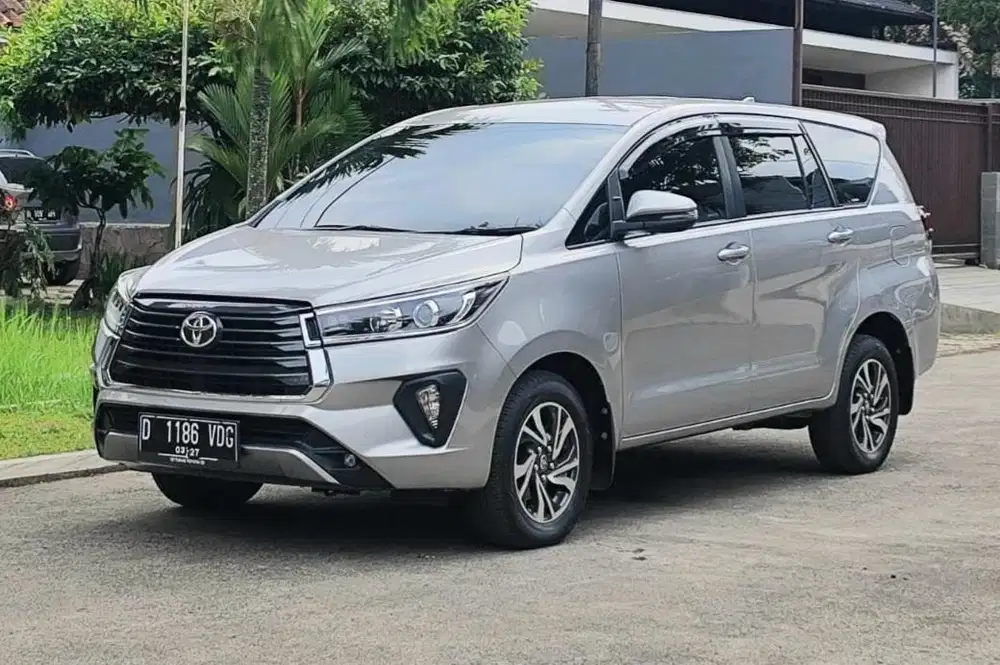 INNOVA REBORN V 2.4 AT 2022 DIESEL LowKM 49rb RECORD TOYOTA BANDUNG