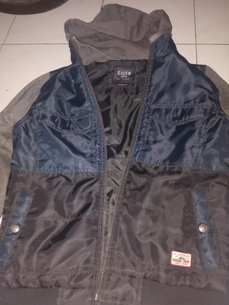 Jaket Eiger UK S bagus