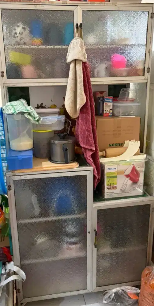 Lemari piring (rak piring)