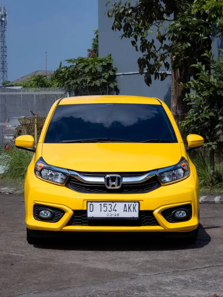 Honda Brio e Matic 2023 kuning