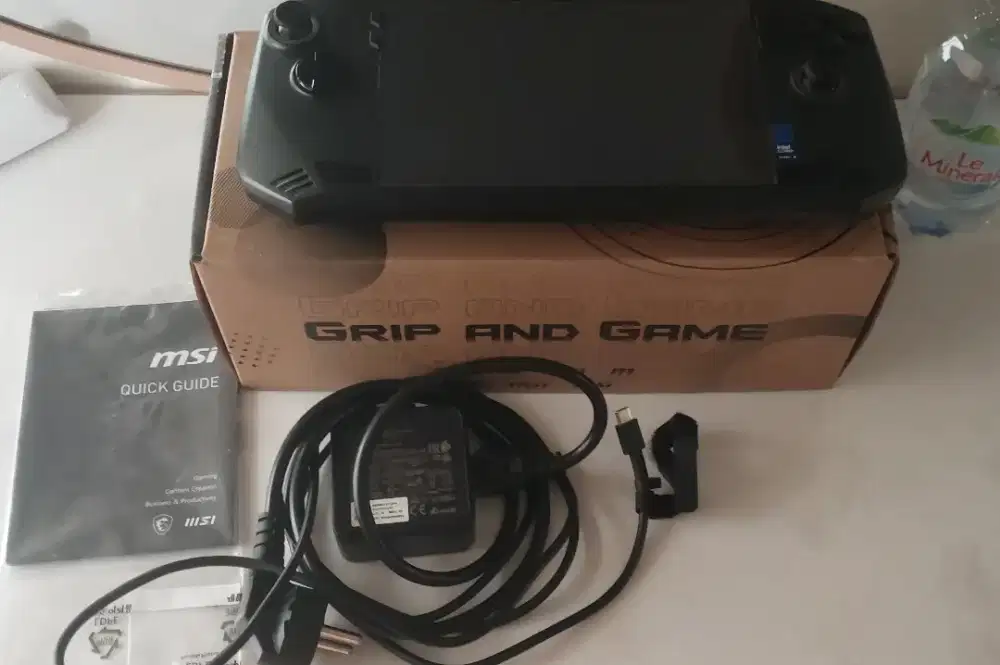 MSI CLAW CORE ULTRA 5