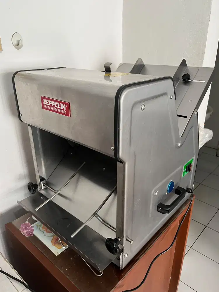 Mesin Pemotong Roti Bread Slicer Machine Roti Tawar Zeppelin Q31GC