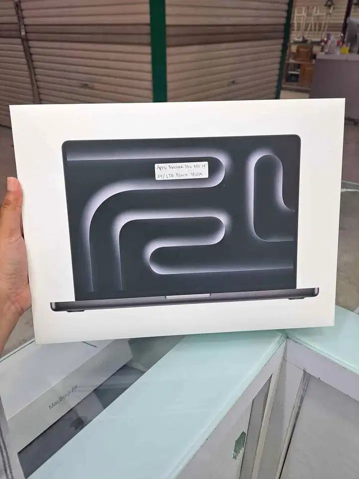 Macbook Pro M5 24/1TB SSD Space Black 14 Inch New BNIB Garansi IBOX