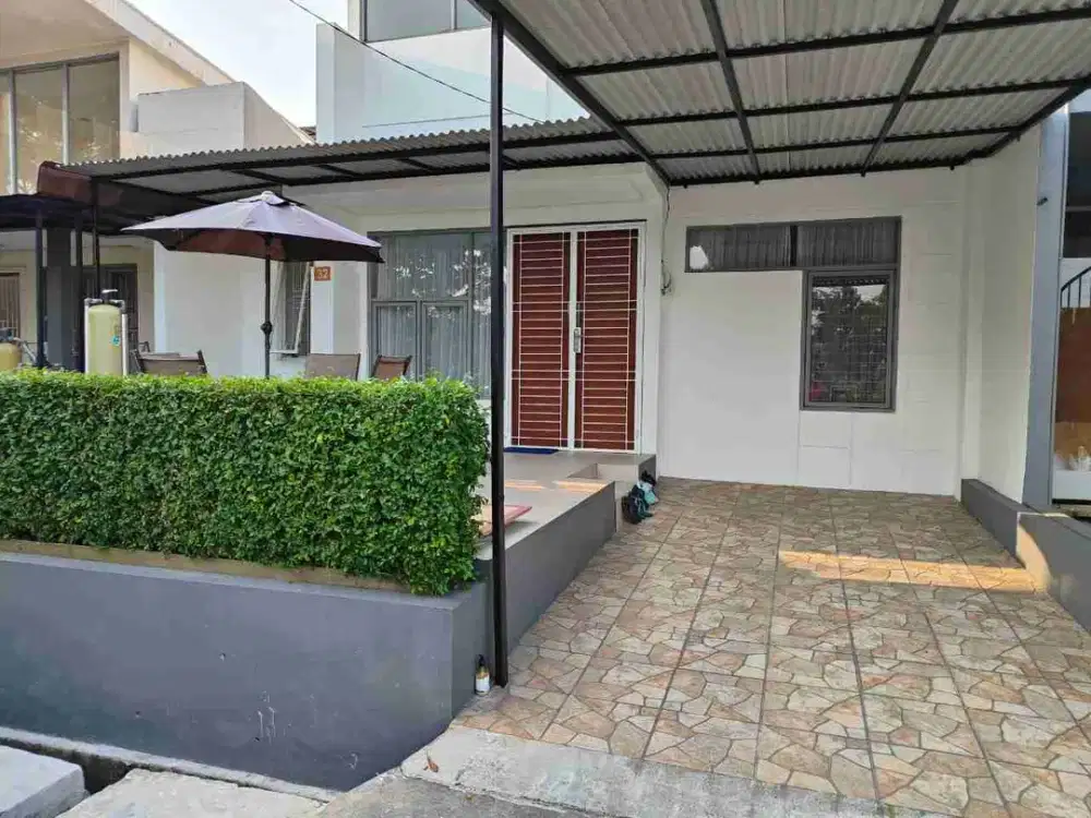 Dijual Rumah Luas 128 m2 Hadap Tanah Kosong di Taman Piccadilly Lippo Cikarang