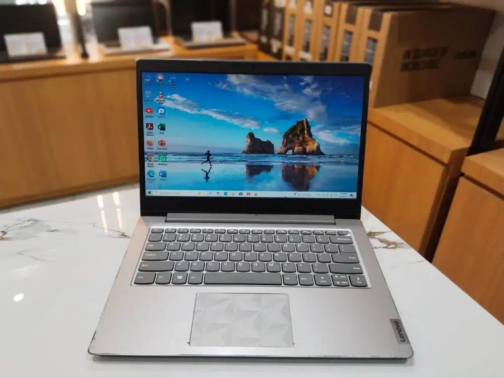 LAPTOP LENOVO 81VS AMD A4-91250E/RAM 4B/SSD 256GB/SIAP PAKAI