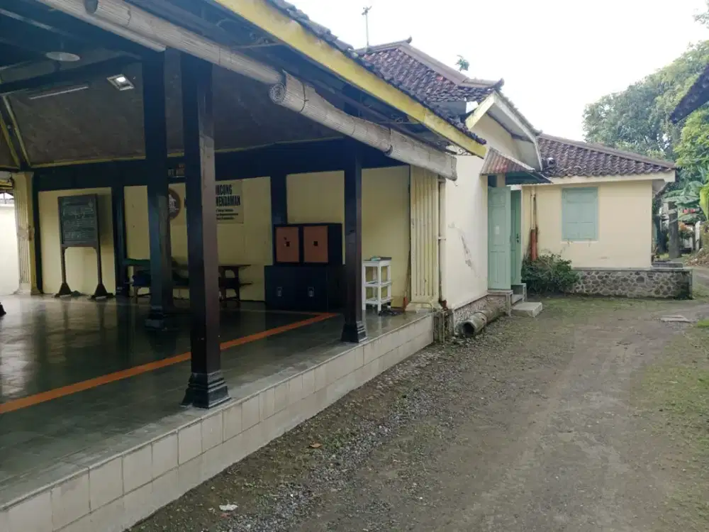 JUAL RUMAH KUNO (th 1800 an)Peninggalan Hamengku Buwono XIII (HB 8)