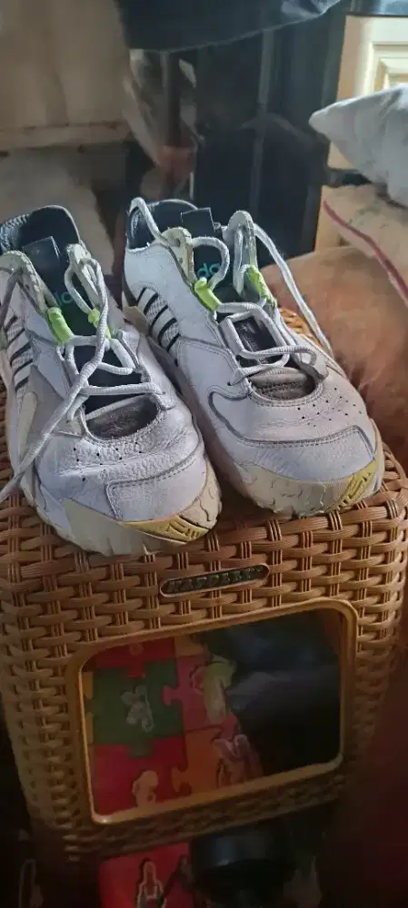 Sepatu adidass oten
