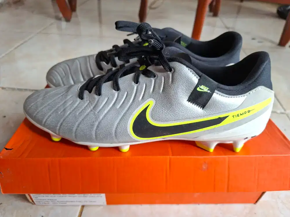Sepatu Bola Nike Tiempo Size 44.5