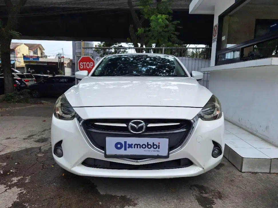DP MURAH Mazda 2 1.5 GT Bensin-AT 2015 Putih CUYRB