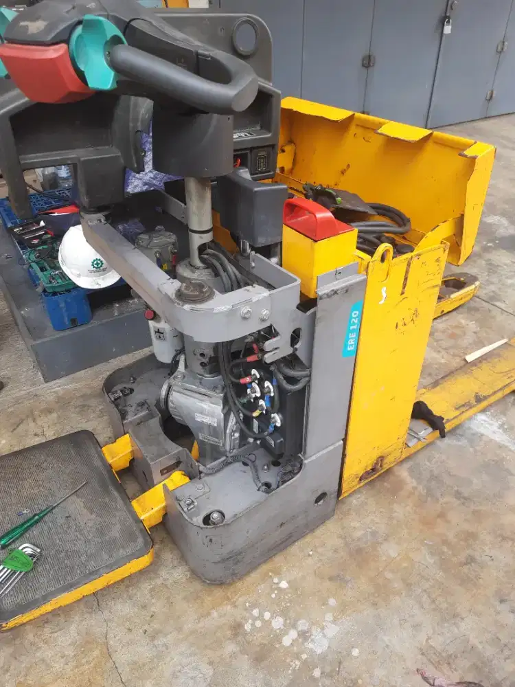 Jasa service forklift