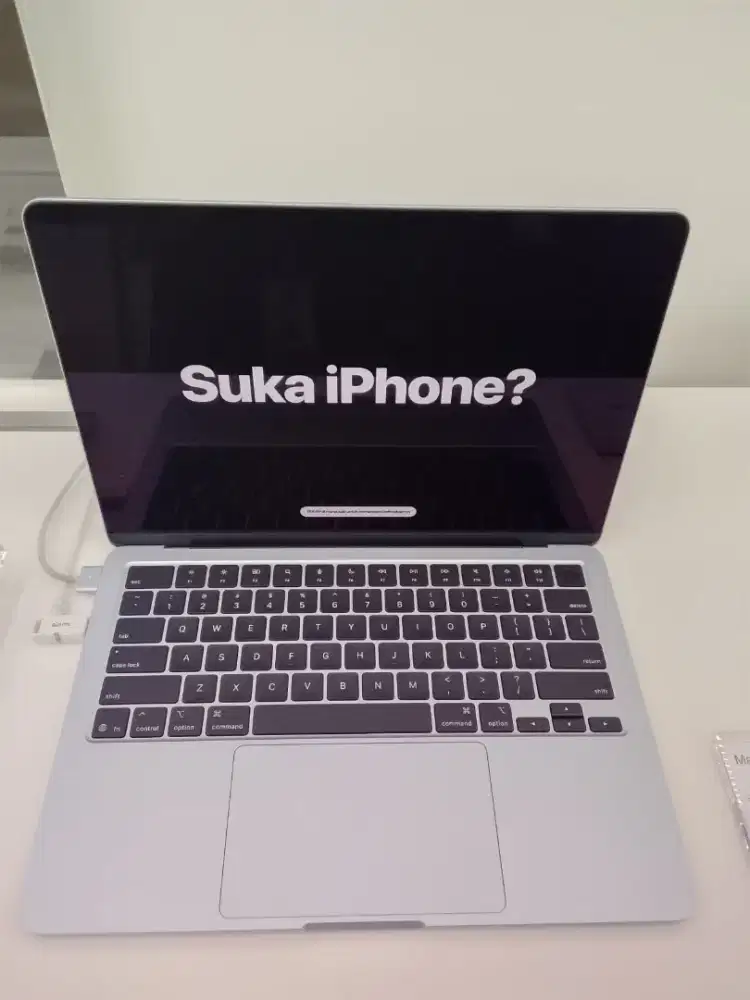 MACBOOK AIR 256GB