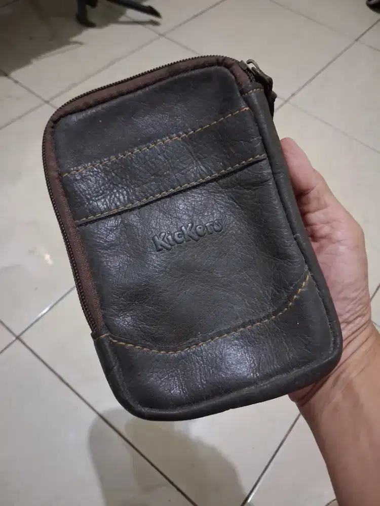 Tas kulit kecil pria