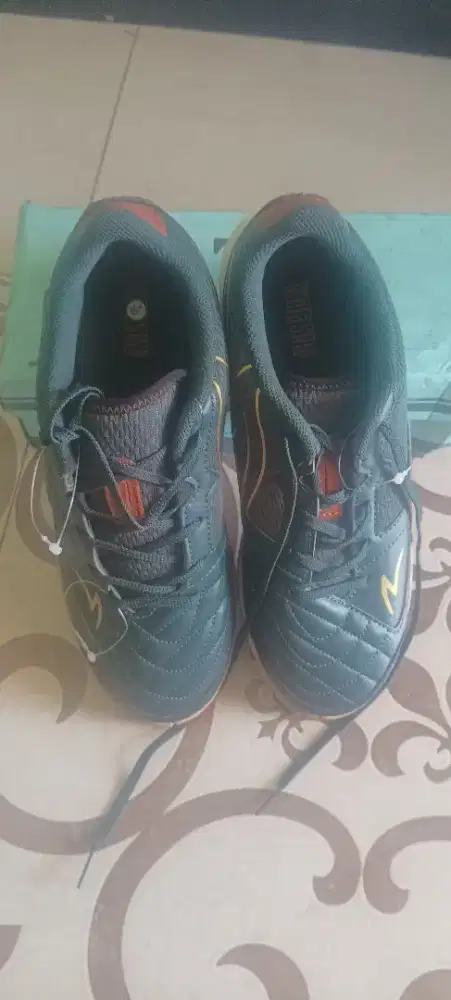 Sepatu futsal SPECS Metasala size 43
