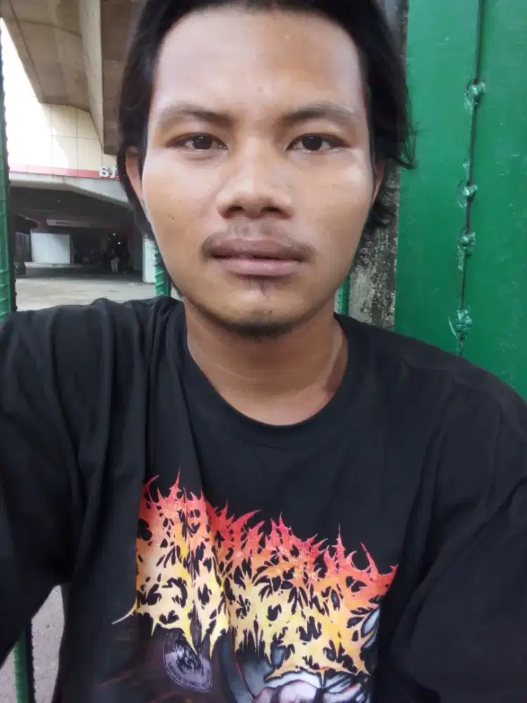 nyari krjaan yg ad tmpt tinggal krja ap aj yg jelas dn baik kek saya