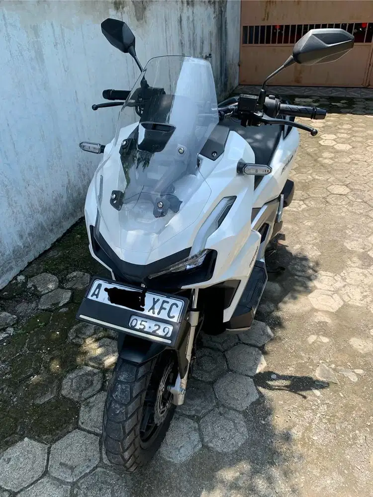 Honda ADV 160 putih