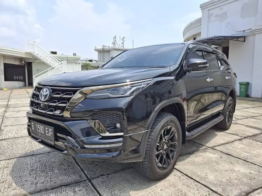 TDP35 Lowkm FORTUNER 2.8 VRZ GR AT HITAM LOW KM FULL ORIGINAL TOYOTA