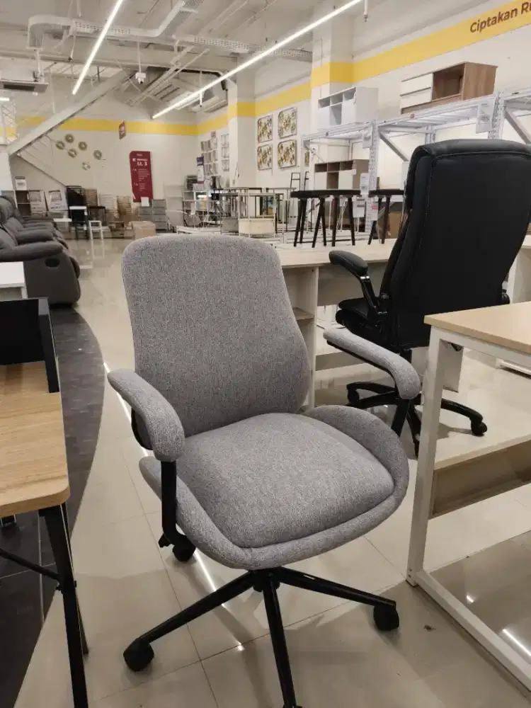 Kursi kantor kaki besi