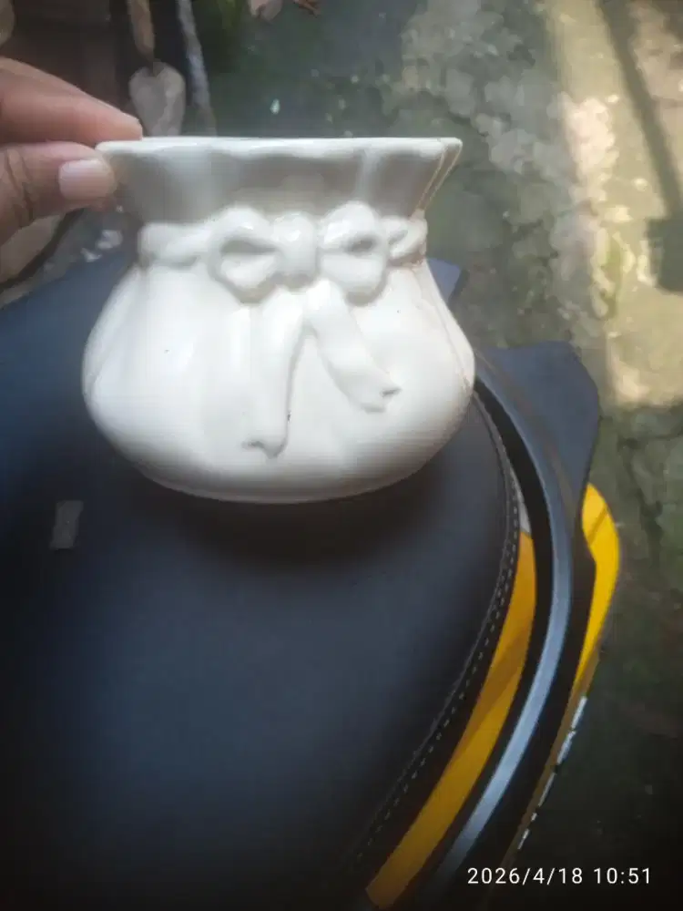 Vas bunga keramik unik