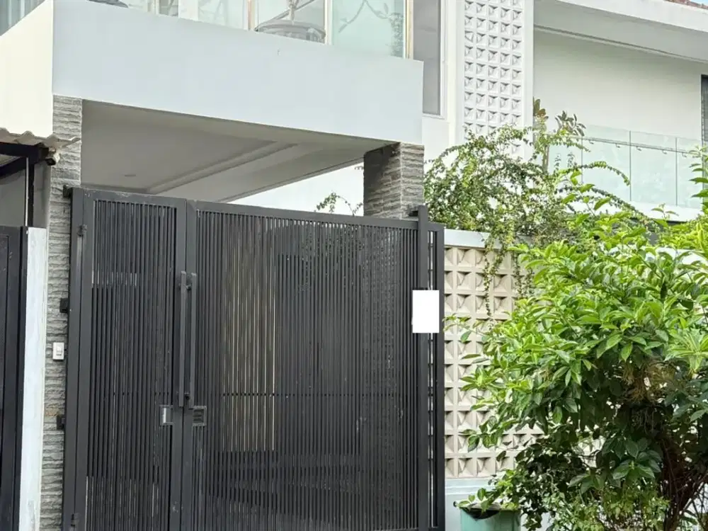 Rumah di Katamaran Permai, Kondisi Rapi, Bagus Dan Siap Huni, Lokasi Strategis