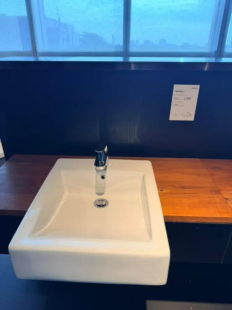 Wastafel toto semi counter baru komplit set
