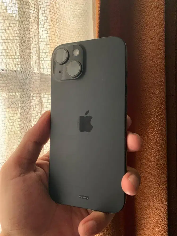 Iphone 15 128gb ibox garansi Okt2026