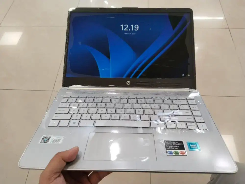 Dijual laptop HP 14s-dq intel n4500 ram 8GB DDR4 SSD 256GB Mulus