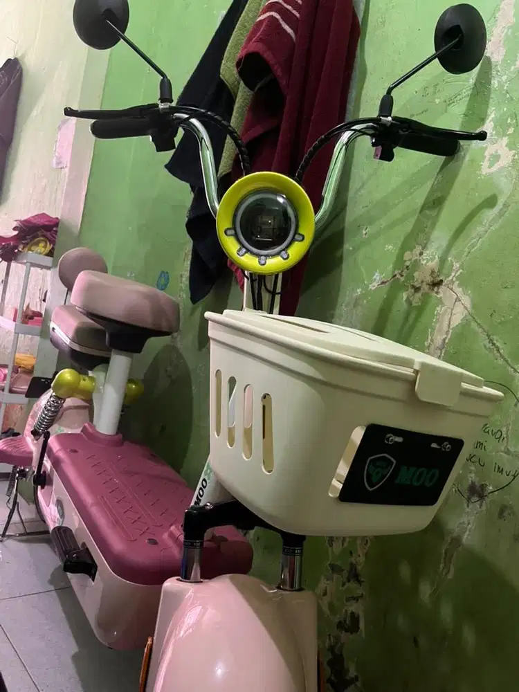 Sepeda listrik merek moo