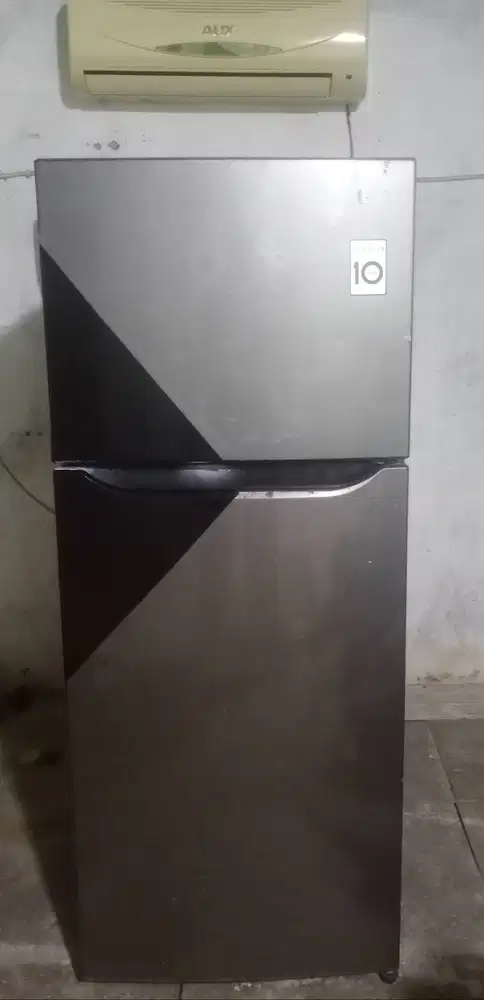 Kulkas 2 pintu LG (diantar dalam kota Padang saja)