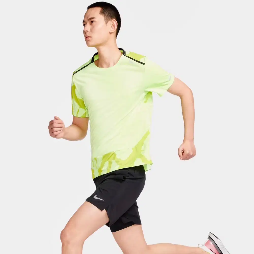 NIKE Men Running Dri-FIT Challenger 2-in-1 Versatile Short Pant S Men