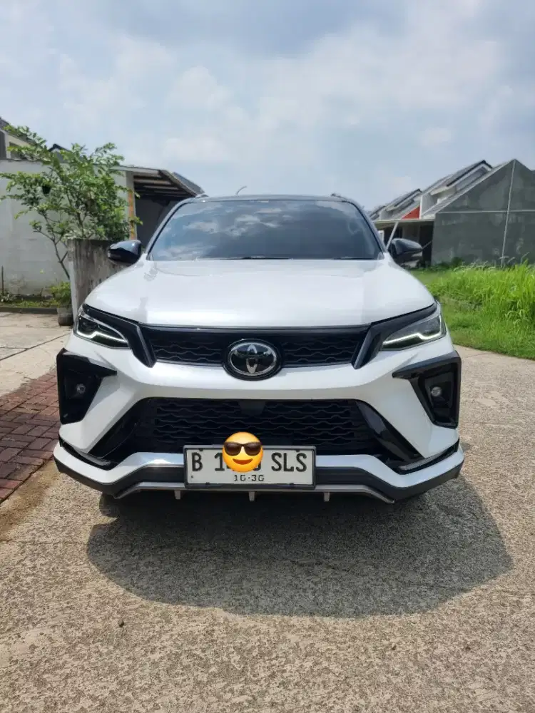 Fortuner GR putih