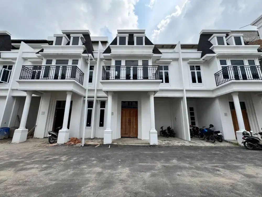 DIJUAL RUMAH DI KOMPLEK FOUR SEASON ESTATE JALAN TURI MEDAN