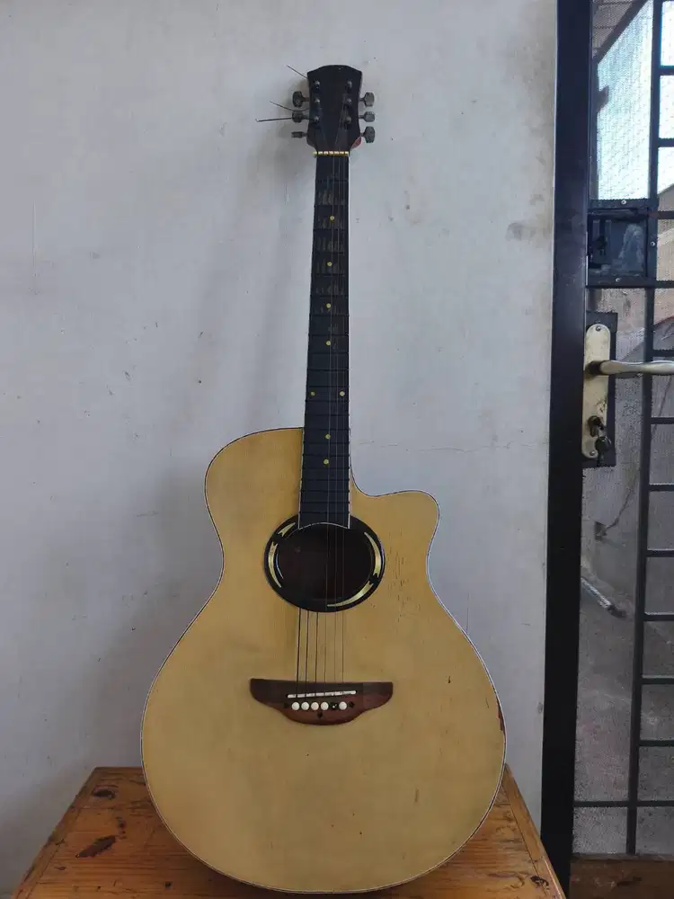 Gitar akustik second