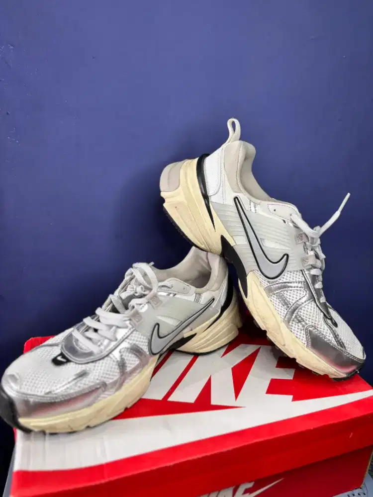 Sepatu Nike V2K Run Summit White Metallic Silver