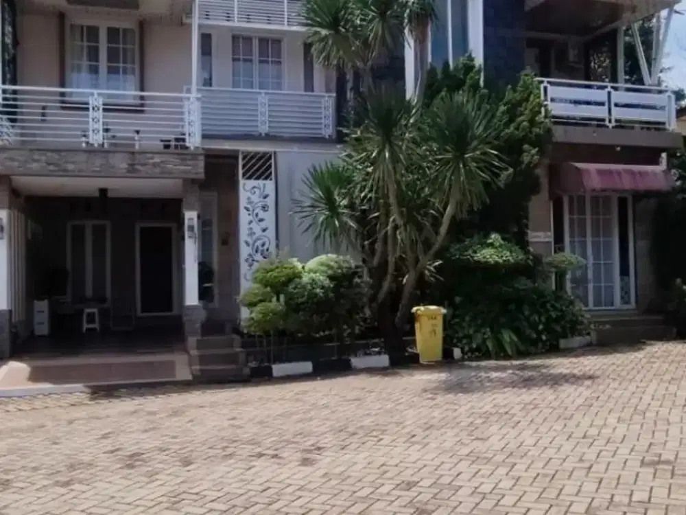 Rumah Mewah Posisi Hook Di Perumahan Cibubur Dekat Tol Jatikarya