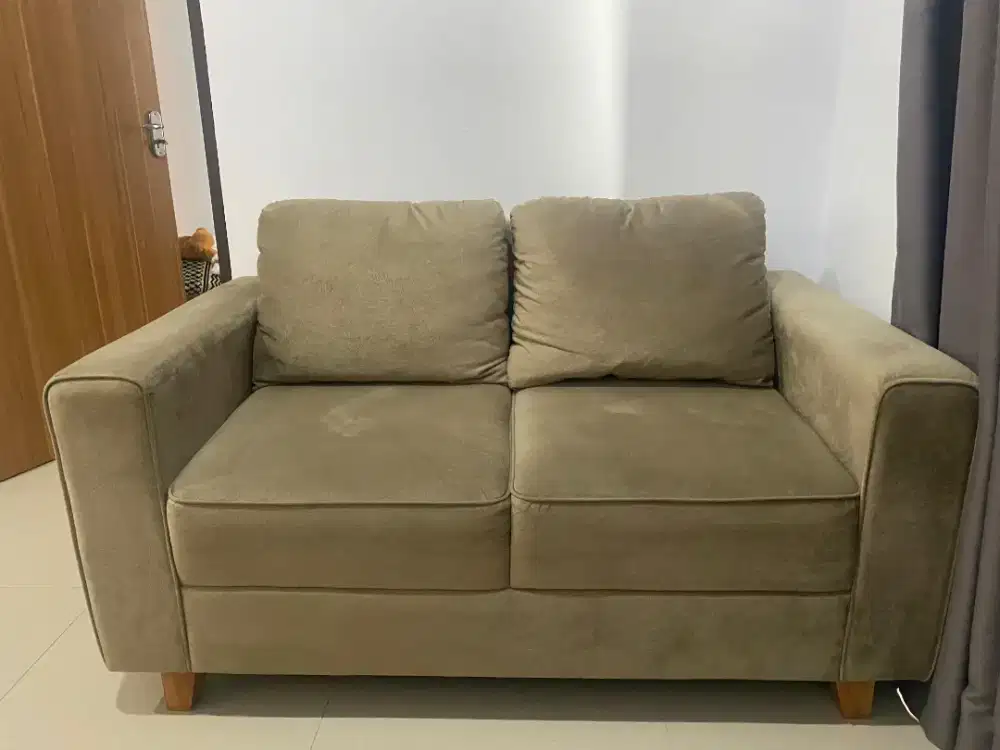 Dijual Sofa Ruang Tamu Modesty 2 Seater + Puff Kotak Flat 17 like new