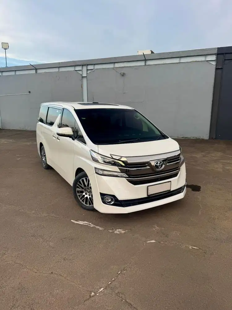 Toyota Vellfire  2017 At Putih