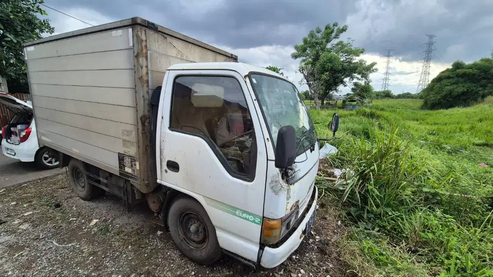 Mobil Box Isuzu NHR 55 2007