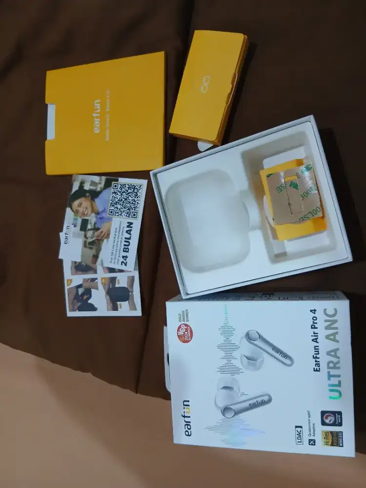 Ear Fun Air Pro Ultra ANC limited edition white