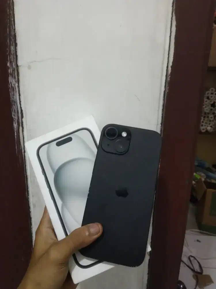 iPhone 15 basic 128 iBox pemakaian baru 1 bulan
