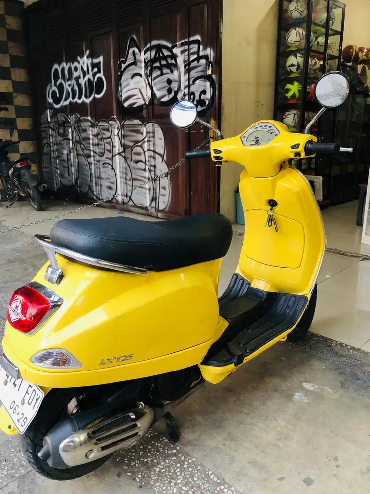 Dijual Vespa LX 125 Tahun 2019  Si Kuning Stylish & Siap Jalan!