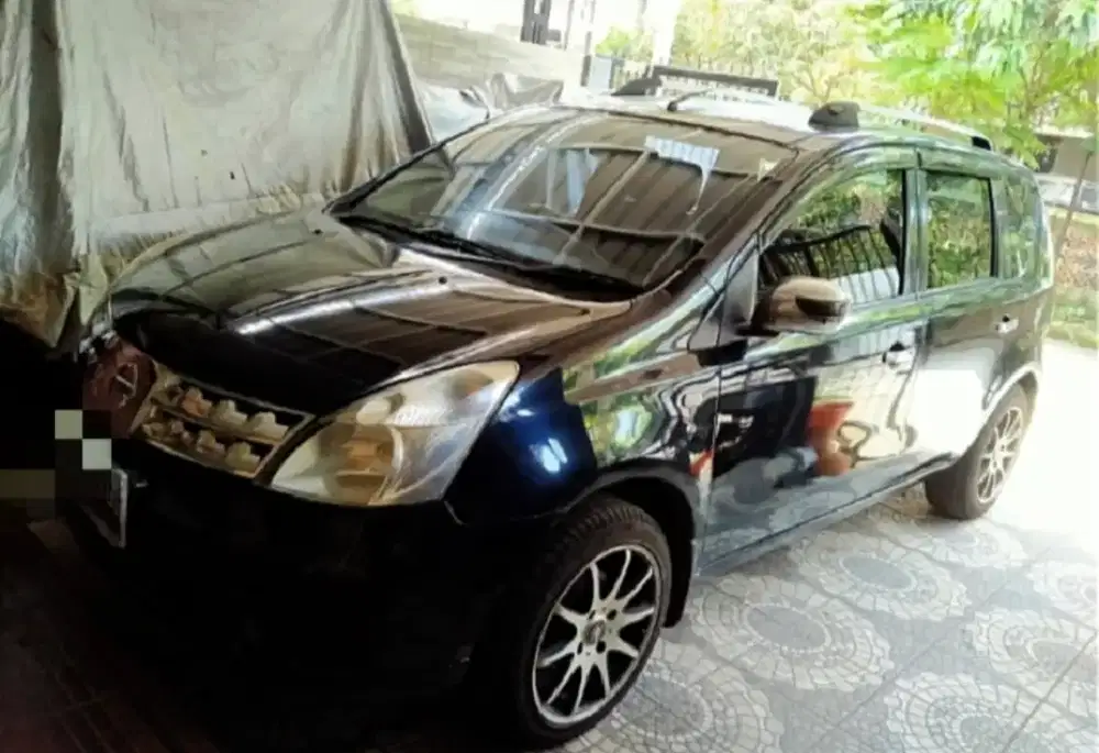 Dijual Nissan Livina XR Hitam thn 2008